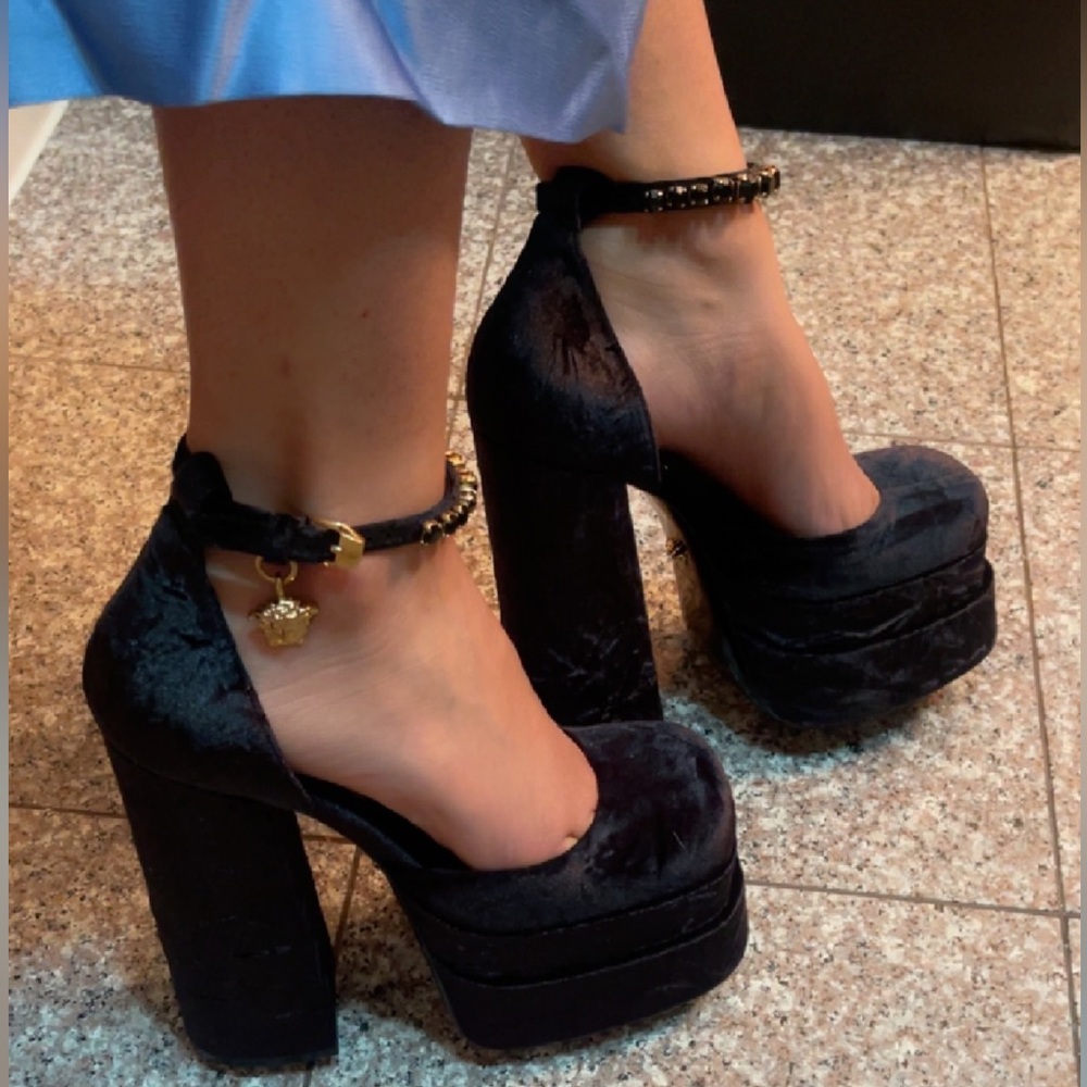BNIB VERSACE PLATFORM PUMPS - Picture 7 of 8
